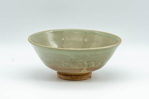 Japanese Matcha Bowl - Crazed Celadon Glazed Hira-gata Mishima Chawan - 200ml - side view of the matcha bowl