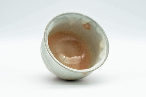 Tezumi — Japanese Teacup - Beige, Pink Gohonte, and White Drip-Glazed Hagi-yaki Yunomi - 180ml — three-quarter view