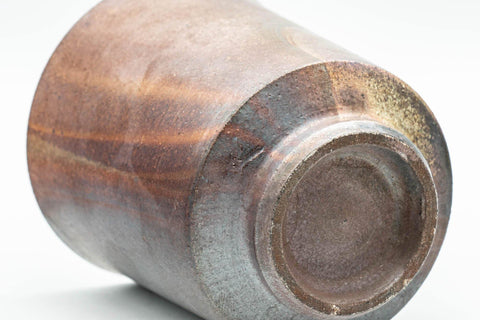 Tezumi — Japanese Teacup - 備前焼 Patterned Tsutsu-gata Bizen-yaki Yunomi - 170ml — inverted showing the foot ring