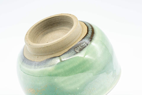 Tezumi — Japanese Teacup - Emerald Green Gold Speckled Yunomi - 80ml — inverted showing the foot ring