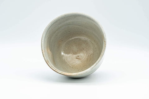 Tezumi — Japanese Teacup - Large Grey Indented Tulip Yunomi - 220ml — three-quarter view