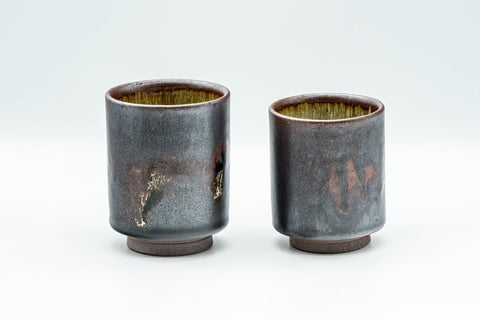 Tezumi — Japanese Teacups - Pair of Drip-Glazed Lidded Meoto Yunomi — three-quarter view