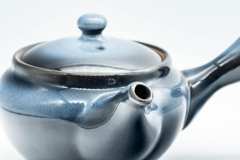 Tezumi — Japanese Kyusu - Blue Gradient Mesh Filter Teapot - 340ml — closeup of the base