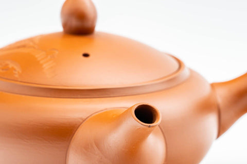 Tezumi — Japanese Kyusu - Engraved Tokoname-yaki Debeso Teapot - 325ml — closeup of the base