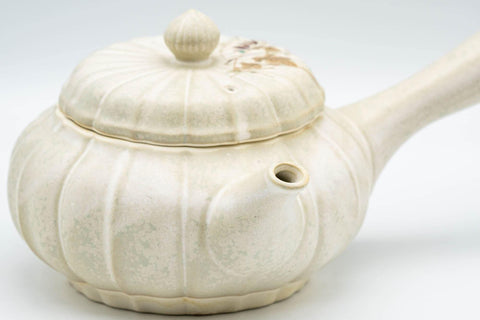 Tezumi — Japanese Kyusu - Floral Pumpkin-shaped Debeso Teapot - 300ml — closeup of the decoration
