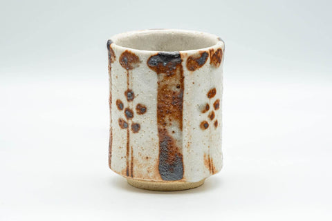 Tezumi — Japanese Teacup - Floral Shino Glazed Tsutsu-gata Yunomi - 160ml — front view from another angle