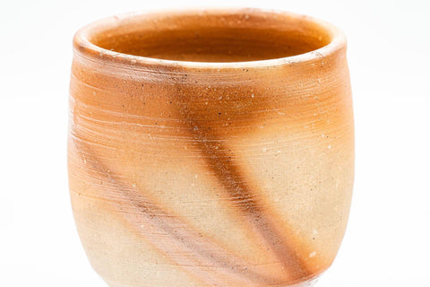 Tezumi — Japanese Teacup - 緋襷 Hidasuki Bizen-yaki Yunomi - 220ml — tipped to show the interior