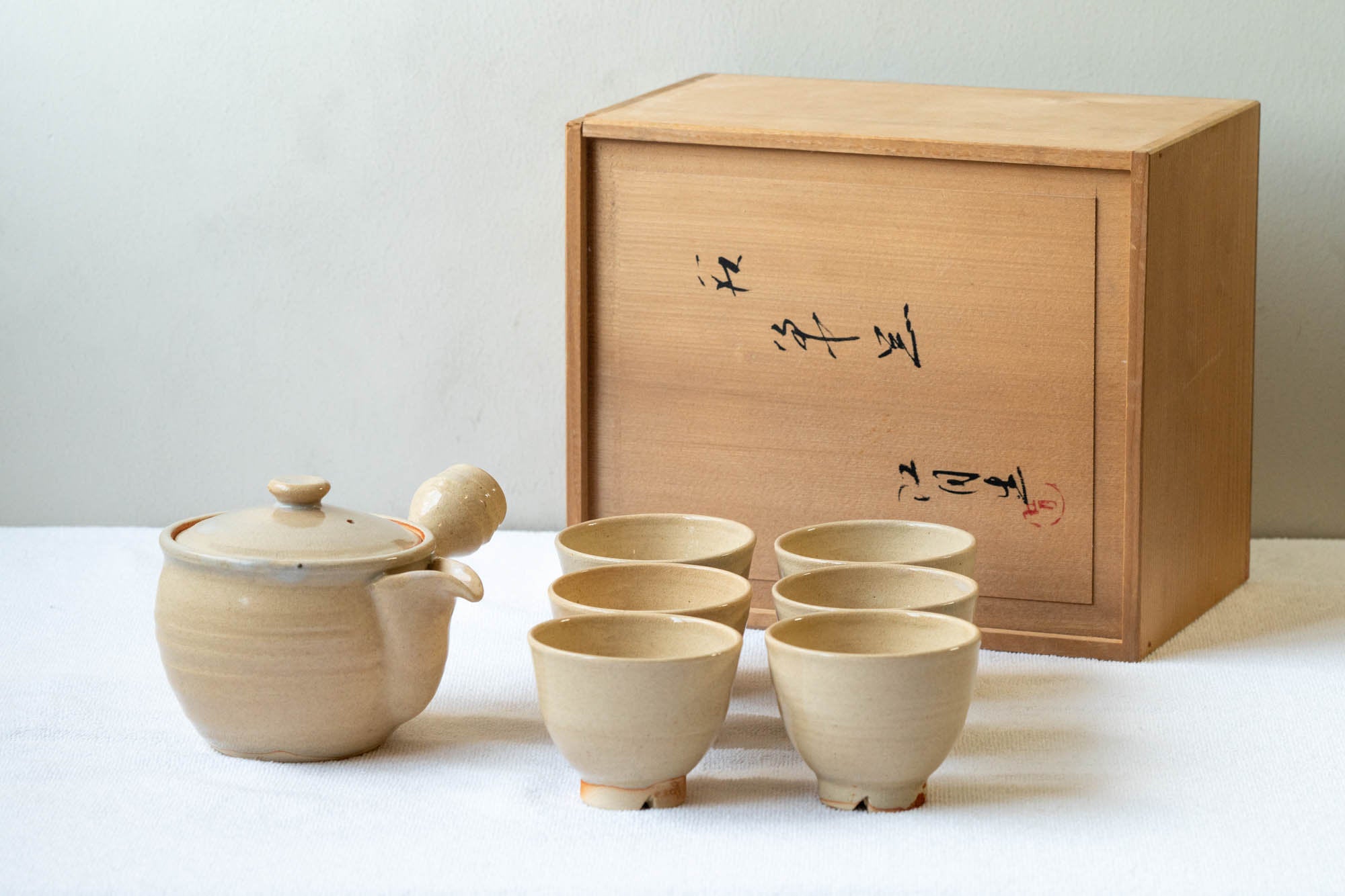 Japanese Tea Set - Beige Hagi-yaki Do-ake Kyusu Teapot and 6 Yunomi Teacups in Wooden Box