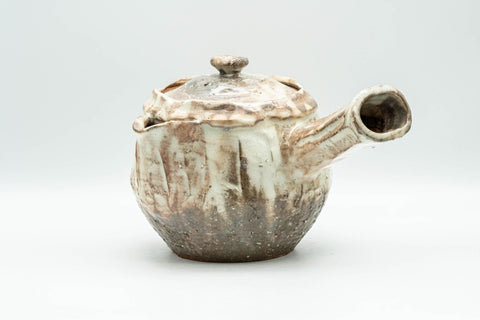 Japanese Tea Set - Notomi Choun, Daikazan Kiln - Beige Hagi-yaki Do-ake Kyusu Teapot with 5 Yunomi Teacups - angled view of the teapot showing the spout