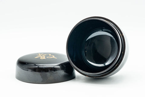 Japanese Natsume - ね Hentaigana Black Lacquer Matcha Tea Caddy - 100ml - lid and body separated, viewed from above
