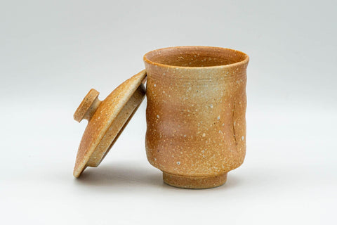 Tezumi — Japanese Teacup - Beige Wabi-Sabi Lidded Yunomi - 120ml — three-quarter view