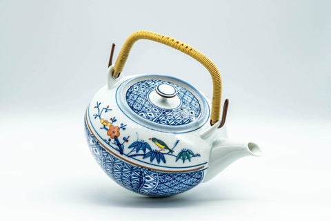 Tezumi — Japanese Dobin - Blue Floral Parrots White Debeso Teapot - 600ml — top-down view of the lid