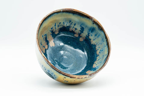 Tezumi — Japanese Matcha Bowl - Tenmoku Nagashi Glazed Hand-Built Chawan - 400ml — three-quarter view
