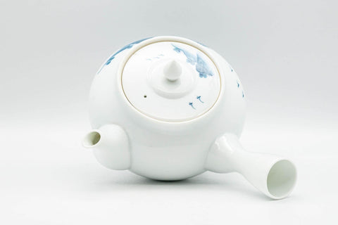 Tezumi — Japanese Tea Set - 畑萬陶苑 Hataman Toen - Arita-yaki Porcelain Debeso Kyusu with 2 Yunomi Teacups — the cups grouped together
