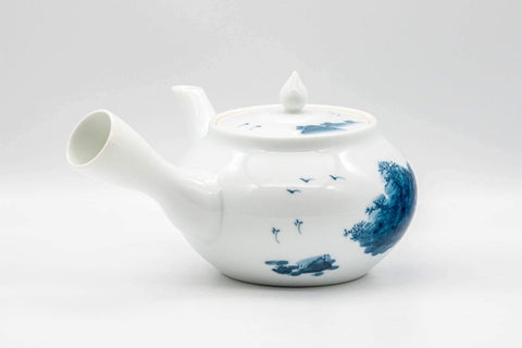 Tezumi — Japanese Tea Set - 畑萬陶苑 Hataman Toen - Arita-yaki Porcelain Debeso Kyusu with 2 Yunomi Teacups — interior of the teapot showing the filter