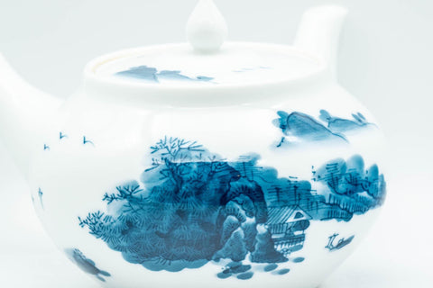 Tezumi — Japanese Tea Set - 畑萬陶苑 Hataman Toen - Arita-yaki Porcelain Debeso Kyusu with 2 Yunomi Teacups — the teapot and cups arranged together