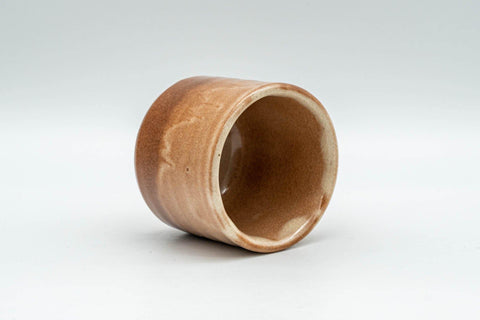 Tezumi — Japanese Teacup - Beige Tsutsu-gata Hagi-yaki Guinomi - 50ml — three-quarter view