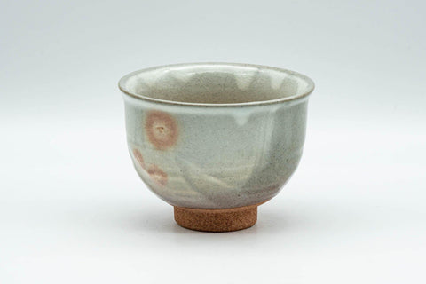 Tezumi — Japanese Teacup - Beige, Pink Gohonte, and White Drip-Glazed Hagi-yaki Yunomi - 180ml — front view from another angle