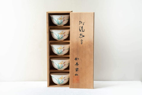 Tezumi — Japanese Teacup Set - 5 White Gold Floral Porcelain Yunomi in Wooden Box - 140ml — front view