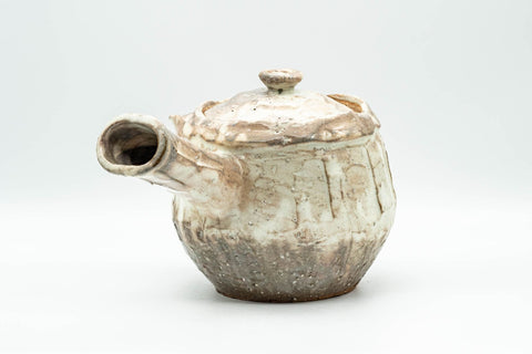 Japanese Tea Set - Notomi Choun, Daikazan Kiln - Beige Hagi-yaki Do-ake Kyusu Teapot with 5 Yunomi Teacups - side view of the teapot showing the side handle
