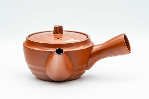 Tezumi — Japanese Tea Set - Gold Bamboo Tokoname-yaki Debeso Kyusu Teapot with 5 Yunomi Teacups — the teapot side view with the handle