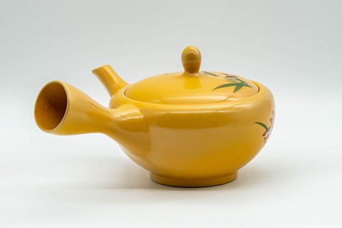 Tezumi — Japanese Kyusu - Floral Yellow Tokoname-yaki Teapot - 300ml — top-down view of the lid