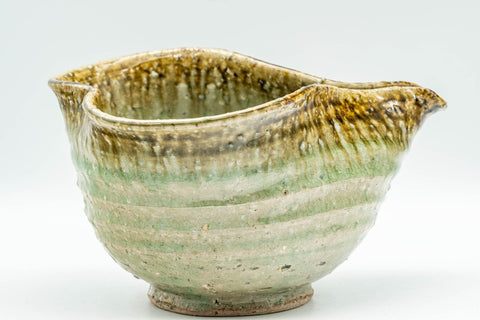 Tezumi — Japanese Katakuchi - Beige Green Crazed Glazed Tea Pouring Bowl - 400ml — closeup of the foot