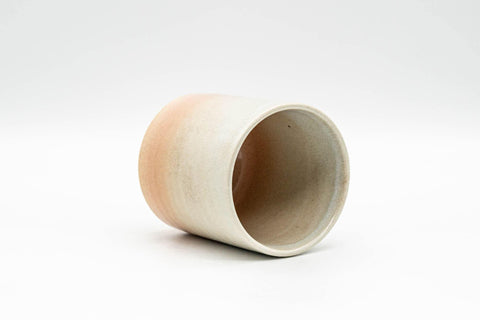 Tezumi — Japanese Teacup - Beige White Drip-Glazed Hagi-yaki Yunomi - 150ml — three-quarter view