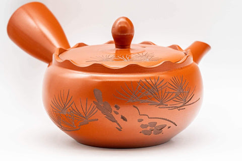 Tezumi — Japanese Kyusu - Crowned and Engraved Tokoname-yaki Teapot - 275ml — closeup of the base