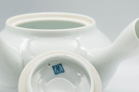 Tezumi — Japanese Tea Set - 畑萬陶苑 Hataman Toen - Arita-yaki Porcelain Debeso Kyusu with 2 Yunomi Teacups — closeup of a single piece